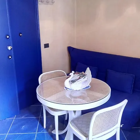 Blu *